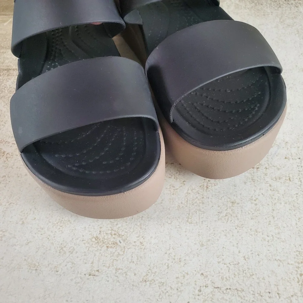 Crocs Brooklyn Low Wedge Womens Sandal Sz 7 Black Mushroom Adjustable Heel Strap
